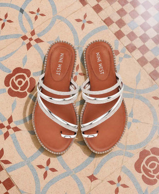 Cómo usar sandalias metálicas como una experta: Guía de estilo con Nine West